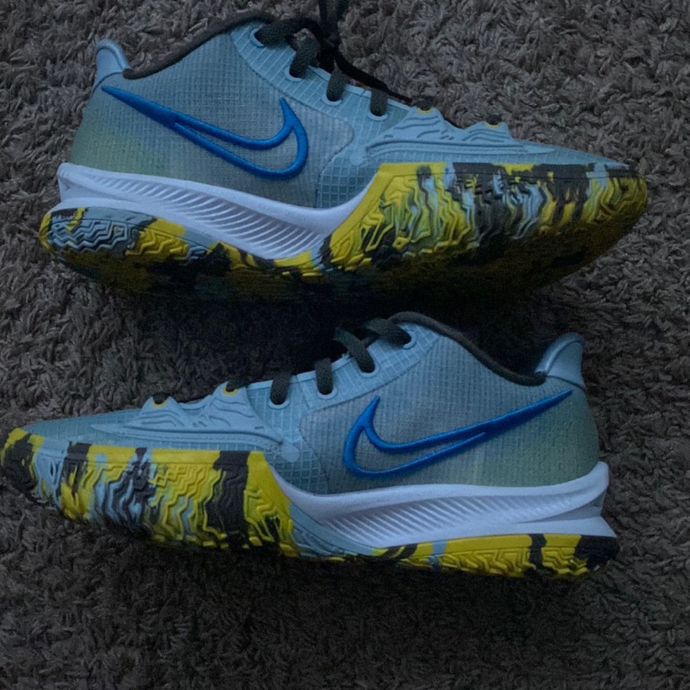 Kyrie low 4 Armory blue